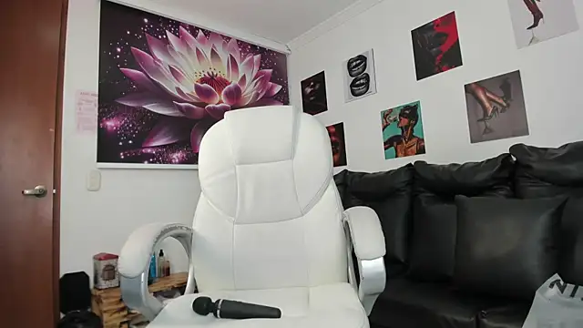 Snapshot of lycoris_19 chatting on October 7, 9:52 pm lycoris 19 online show from October 7, 9:52 pm