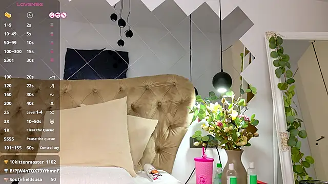 Snapshot of TiffanyWestX chatting on September 28, 5:36 am TiffanyWestX online show from September 28, 5:36 am