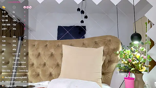 Snapshot of TiffanyWestX chatting on September 30, 5:46 am TiffanyWestX online show from September 30, 5:46 am