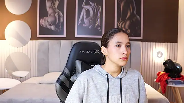 pinkloly online show from October 10, 7:41 pm