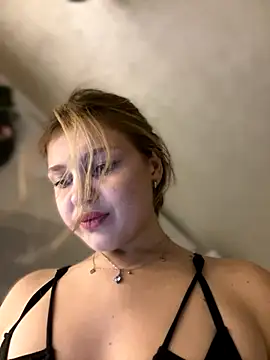 Snapshot of Emaline_Fane chatting on October 28, 7:30 pm Emaline Fane online show from October 28, 7:30 pm