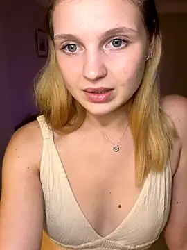 Snapshot of Emaline_Fane chatting on September 23, 4:38 pm Emaline Fane online show from September 23, 4:38 pm