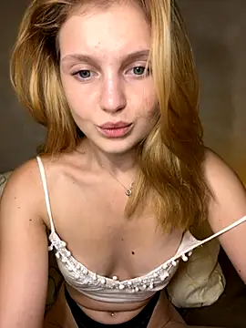 Snapshot of Emaline_Fane chatting on September 24, 5:23 pm Emaline Fane online show from September 24, 5:23 pm