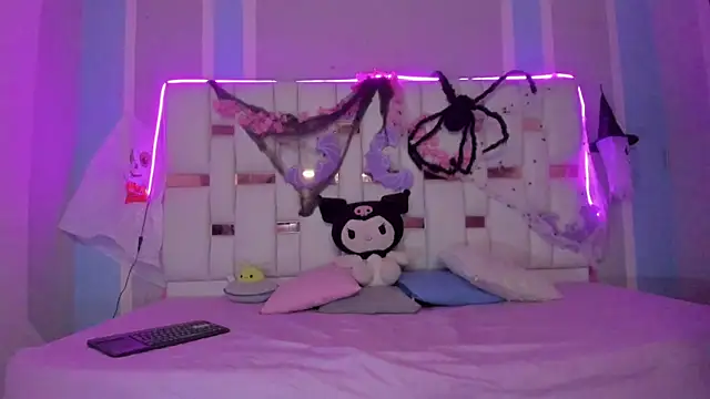 Snapshot of MilkWhore1 chatting on October 29, 8:44 pm MilkWhore1 online show from October 29, 8:44 pm