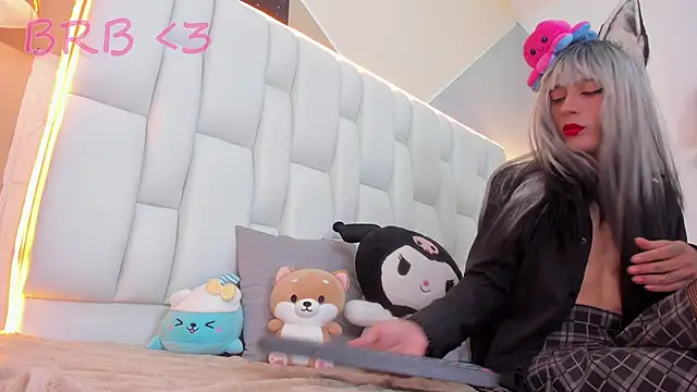 Snapshot of MilkWhore1 chatting on September 17, 12:47 pm MilkWhore1 online show from September 17, 12:47 pm