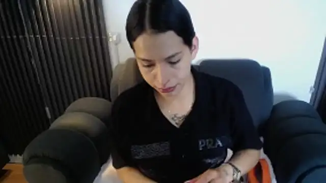 Mia garcia28 online show from May 15, 1:36 pm