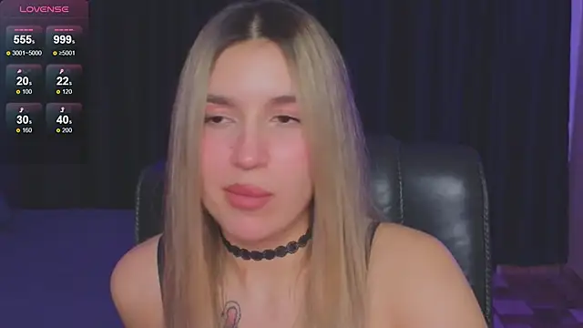 Snapshot of RoxyChill chatting on October 10, 8:47 pm RoxyChill online show from October 10, 8:47 pm