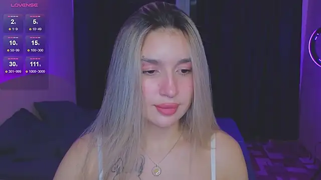 Snapshot of RoxyChill chatting on September 12, 9:33 pm RoxyChill online show from September 12, 9:33 pm