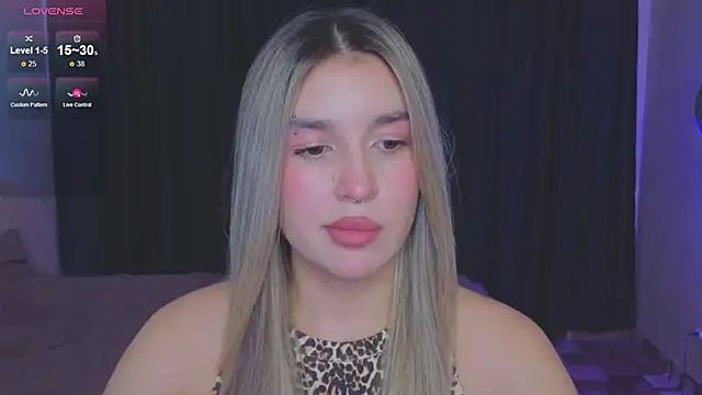 Snapshot of RoxyChill chatting on September 24, 8:08 pm RoxyChill online show from September 24, 8:08 pm