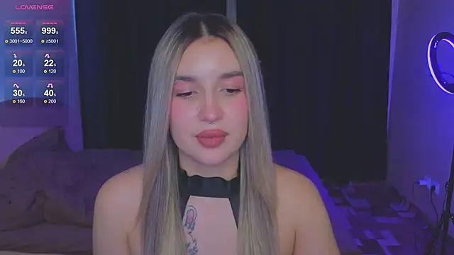 Snapshot of RoxyChill chatting on September 25, 9:34 pm RoxyChill online show from September 25, 9:34 pm