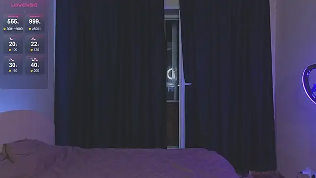 Snapshot of RoxyChill chatting on September 27, 9:55 pm RoxyChill online show from September 27, 9:55 pm