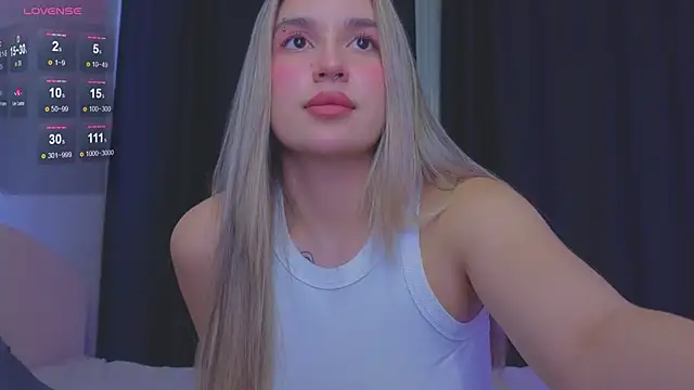 Snapshot of RoxyChill chatting on September 23, 8:07 pm RoxyChill online show from September 23, 8:07 pm