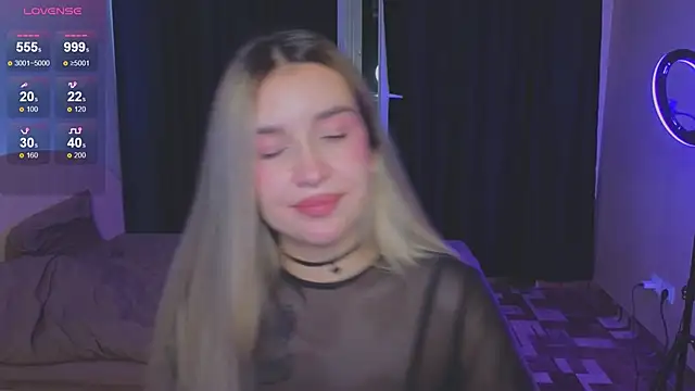 Snapshot of RoxyChill chatting on September 26, 9:45 pm RoxyChill online show from September 26, 9:45 pm