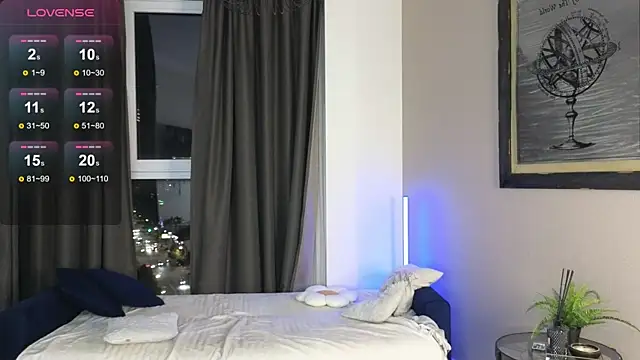 Snapshot of DebiHenks chatting on October 8, 6:23 pm DebiHenks online show from October 8, 6:23 pm