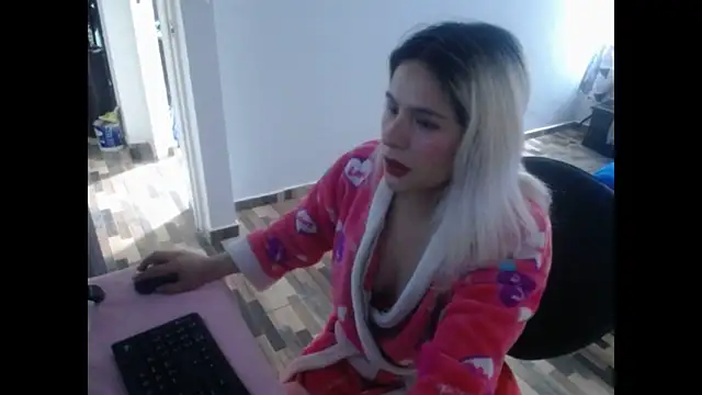 Snapshot of mystica_25 chatting on October 28, 3:29 pm mystica 25 online show from October 28, 3:29 pm