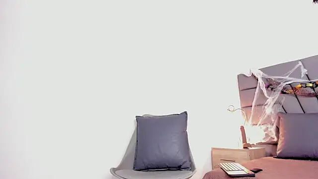 Snapshot of Maia_520 chatting on October 14, 6:21 pm Maia 520 online show from October 14, 6:21 pm