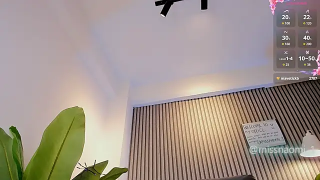 Snapshot of Missnaomi_ chatting on October 9, 12:48 am Missnaomi online show from October 9, 12:48 am