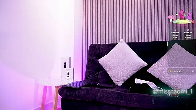 Snapshot of Missnaomi_ chatting on October 23, 2:17 am Missnaomi online show from October 23, 2:17 am