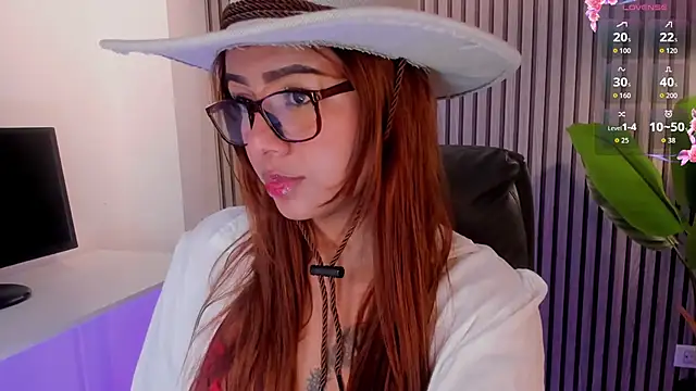 Snapshot of Missnaomi_ chatting on September 18, 1:04 am Missnaomi online show from September 18, 1:04 am