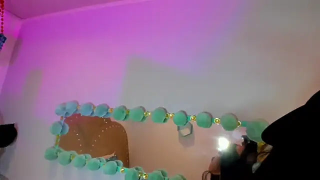 Snapshot of alanna_blaze chatting on October 6, 12:44 pm alanna blaze online show from October 6, 12:44 pm