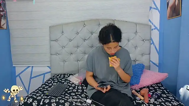 Emily J18 online show from November 1, 1:04 pm