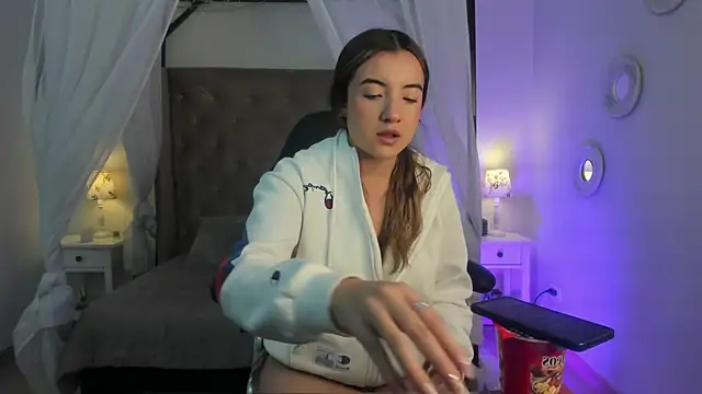 Vela jade online show from October 22, 8:14 pm