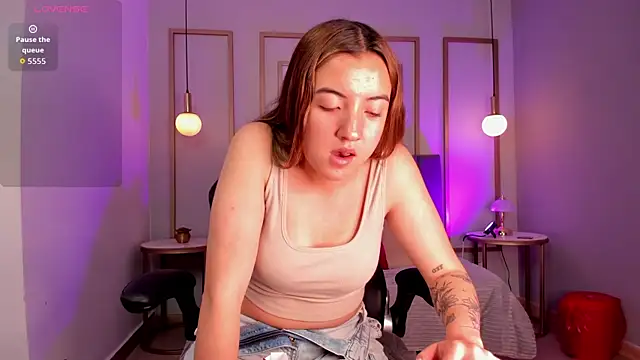 Vela jade online show from October 9, 7:07 pm