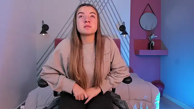 Vela jade online show from October 11, 4:10 pm