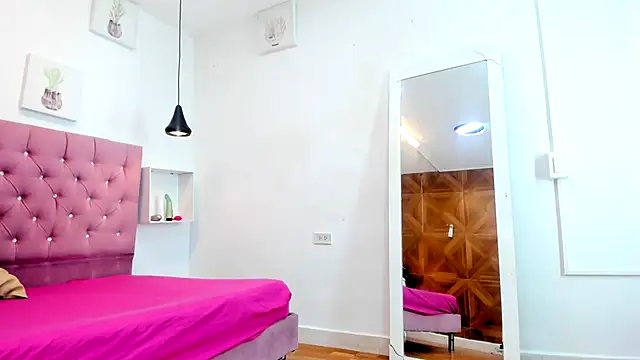 Snapshot of sienna_glow chatting on September 30, 1:50 pm sienna glow online show from September 30, 1:50 pm