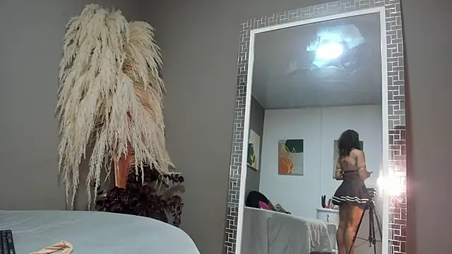 Snapshot of sienna_glow chatting on October 10, 12:43 pm sienna glow online show from October 10, 12:43 pm