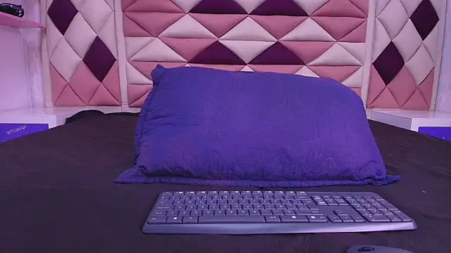 valecastro  online show from September 22, 7:12 pm