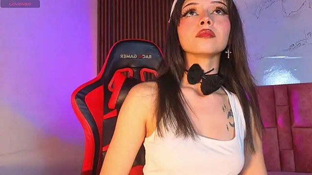 Snapshot of SpicyDemons chatting on November 2, 4:05 am SpicyDemons online show from November 2, 4:05 am