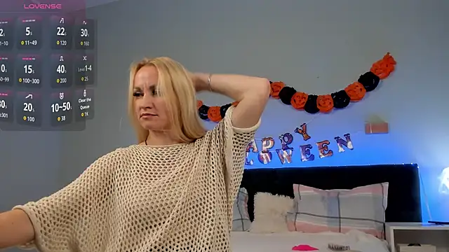 Snapshot of KiraSun chatting on October 30, 12:17 pm KiraSun online show from October 30, 12:17 pm