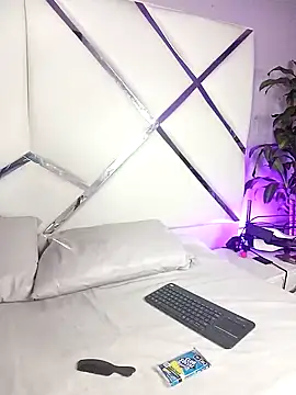 Dulce Pettit online show from October 18, 12:19 pm