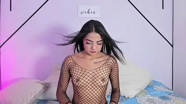 Snapshot of MiahCornell_ chatting on October 7, 8:46 pm MiahCornell online show from October 7, 8:46 pm