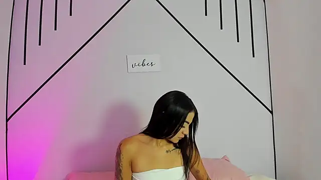 Snapshot of MiahCornell_ chatting on October 29, 8:00 pm MiahCornell online show from October 29, 8:00 pm