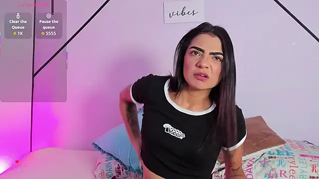 MiahCornell  online show from December 17, 8:24 pm