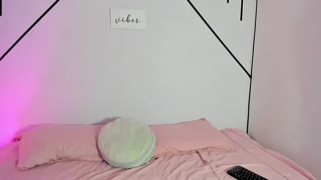 Snapshot of MiahCornell_ chatting on October 27, 7:41 pm MiahCornell online show from October 27, 7:41 pm