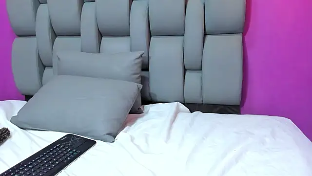 Taniabenelli online show from October 24, 4:08 am