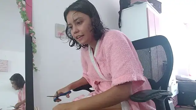 TamaraMera online show from October 31, 4:00 pm