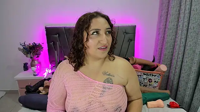 Snapshot of charlloteevans_X chatting on October 12, 8:00 pm charlloteevans X online show from October 12, 8:00 pm