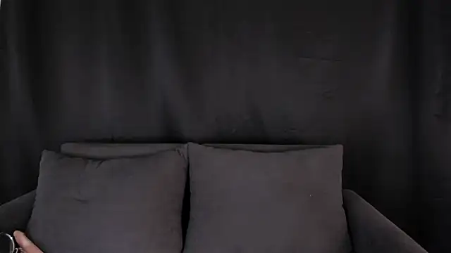 Snapshot of MeganHoffmaan chatting on October 30, 7:37 pm MeganHoffmaan online show from October 30, 7:37 pm