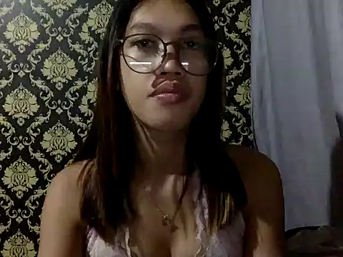 Snapshot of your_wifey chatting on October 6, 12:22 pm your wifey online show from October 6, 12:22 pm