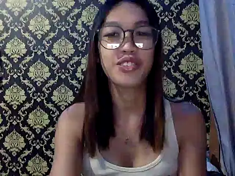 Snapshot of your_wifey chatting on October 3, 11:26 am your wifey online show from October 3, 11:26 am