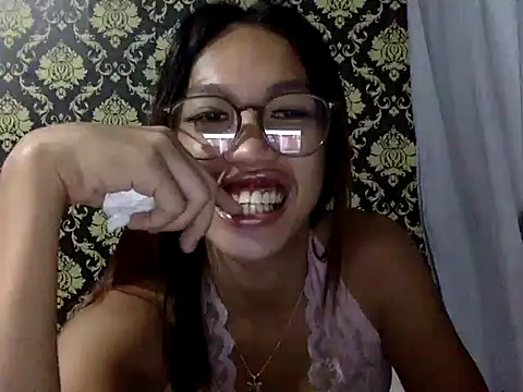 Snapshot of your_wifey chatting on September 27, 1:07 pm your wifey online show from September 27, 1:07 pm