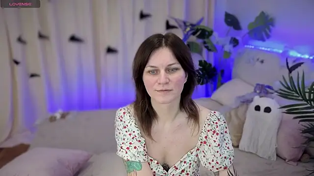 Snapshot of TinaMelt chatting on October 21, 6:56 pm TinaMelt online show from October 21, 6:56 pm