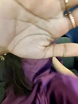 Snapshot of priya_26 chatting on October 4, 3:01 am priya 26 online show from October 4, 3:01 am