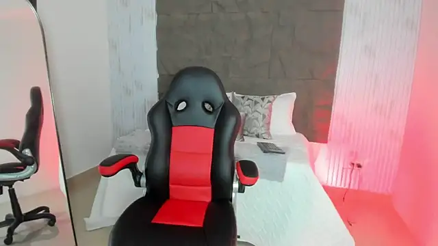 megann hill  online show from November 2, 5:38 pm