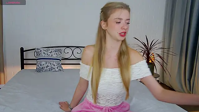 KelsiWest online show from September 13, 1:08 pm