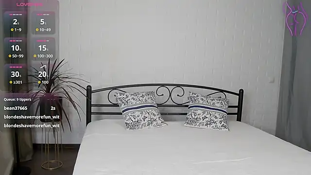 KelsiWest online show from October 22, 2:33 pm